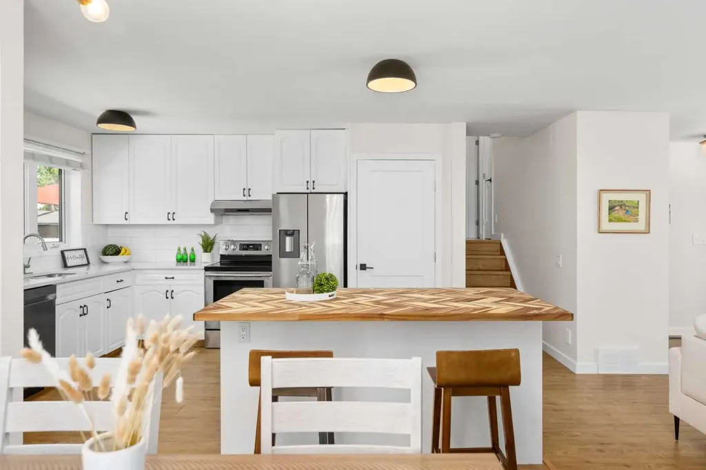 416 Allston Avenue SE Calgary AB T2H 1R7