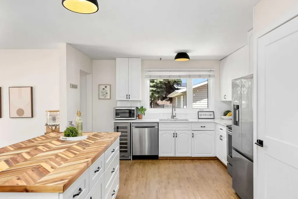416 Allston Avenue SE Calgary AB T2H 1R7