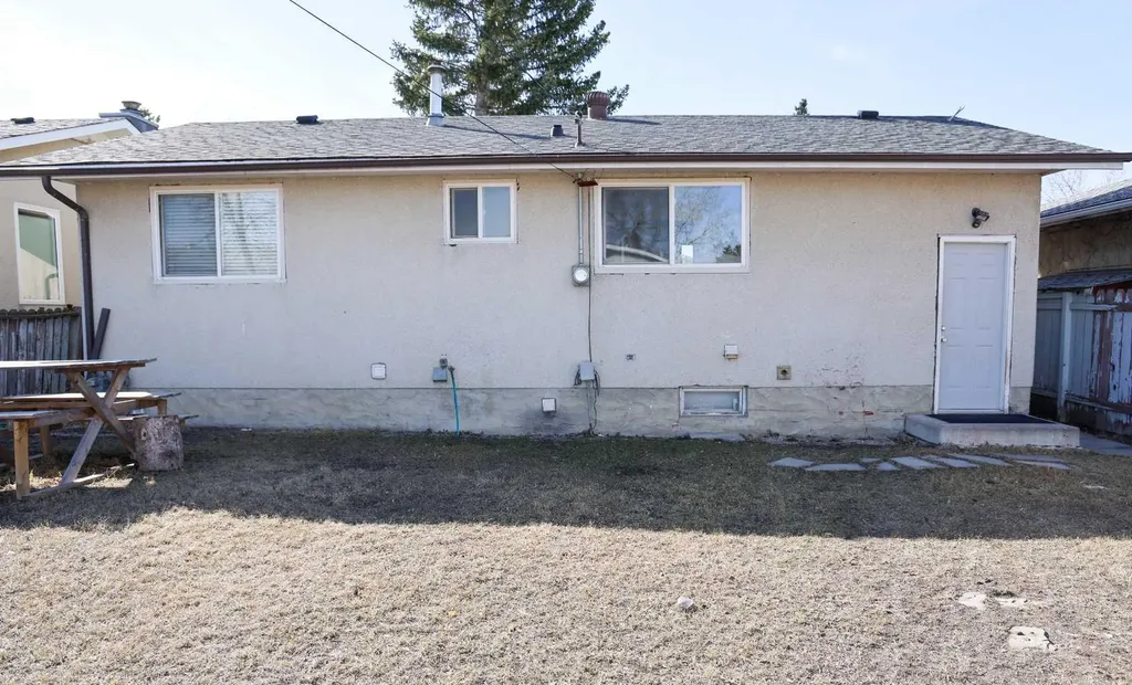 40 Pensville Road SE Calgary AB T2A 4K5