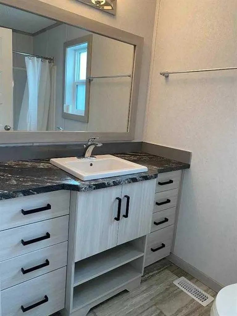 4308 42 Avenue Rocky Mountain House AB T4T 1L8