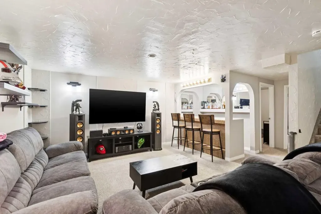 4387 Dovercrest Drive SE Calgary AB T2B 1Y3