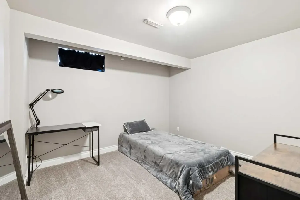 4387 Dovercrest Drive SE Calgary AB T2B 1Y3