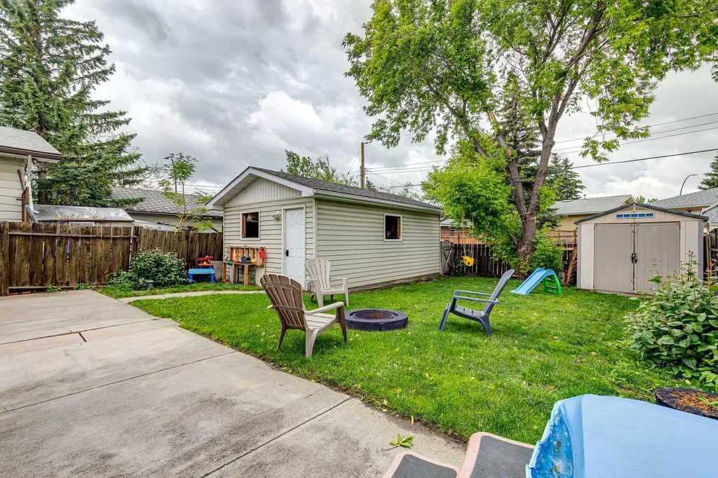 4387 Dovercrest Drive SE Calgary AB T2B 1Y3