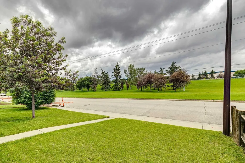 4387 Dovercrest Drive SE Calgary AB T2B 1Y3