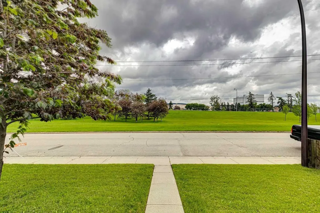 4387 Dovercrest Drive SE Calgary AB T2B 1Y3
