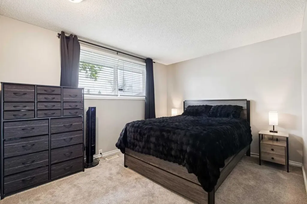 4387 Dovercrest Drive SE Calgary AB T2B 1Y3