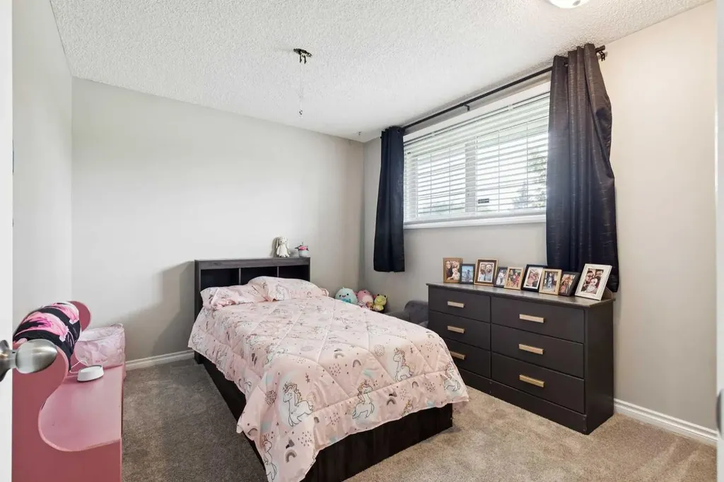 4387 Dovercrest Drive SE Calgary AB T2B 1Y3