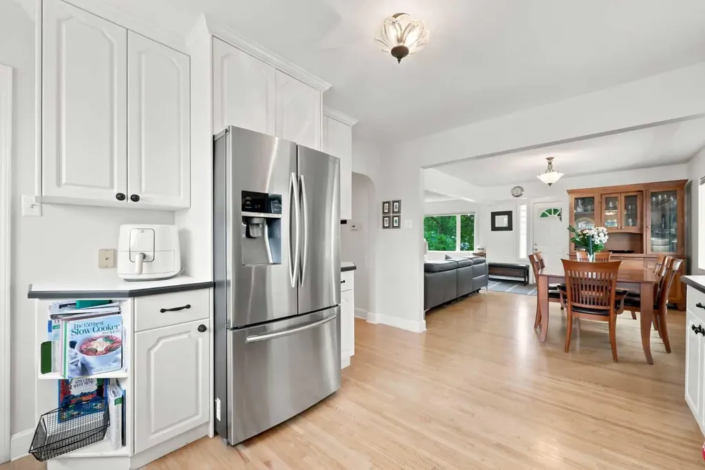 3518 3 Avenue SW Calgary AB T3C 0A6