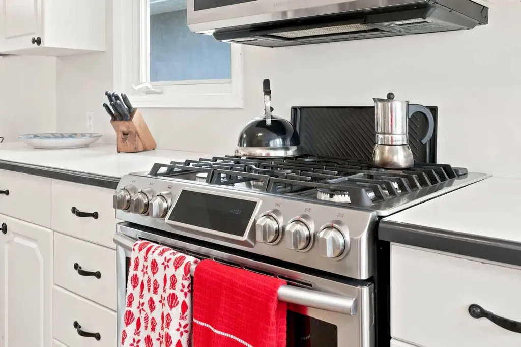 3518 3 Avenue SW Calgary AB T3C 0A6