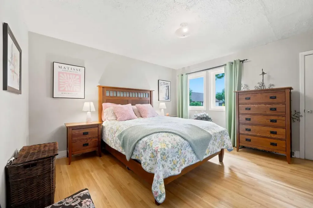 3518 3 Avenue SW Calgary AB T3C 0A6