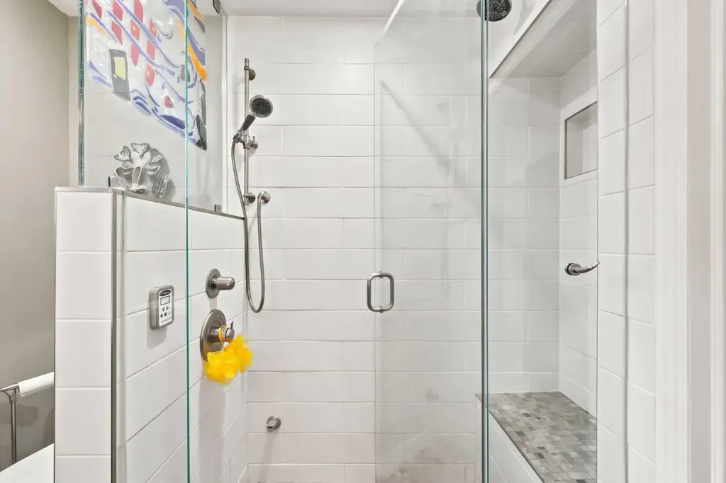 3518 3 Avenue SW Calgary AB T3C 0A6