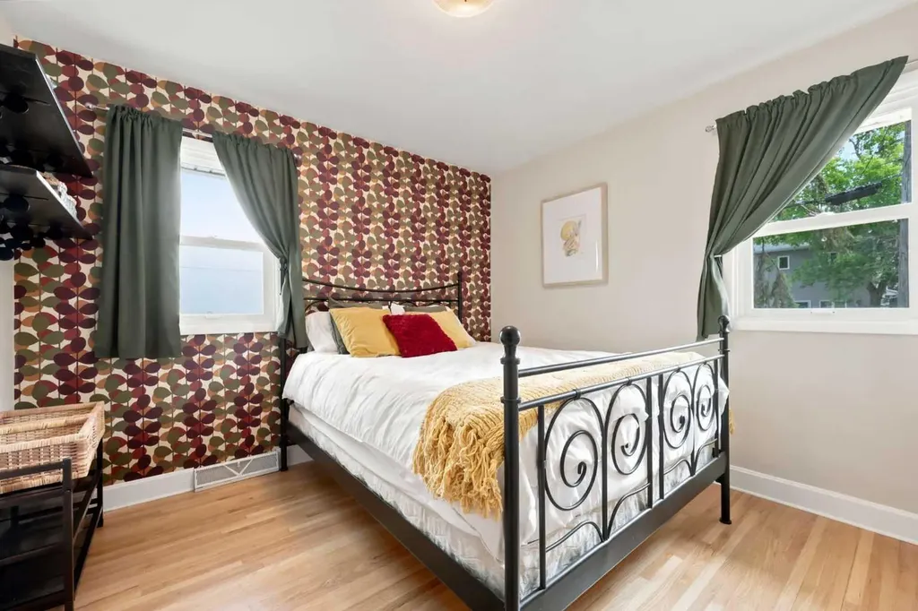 3518 3 Avenue SW Calgary AB T3C 0A6