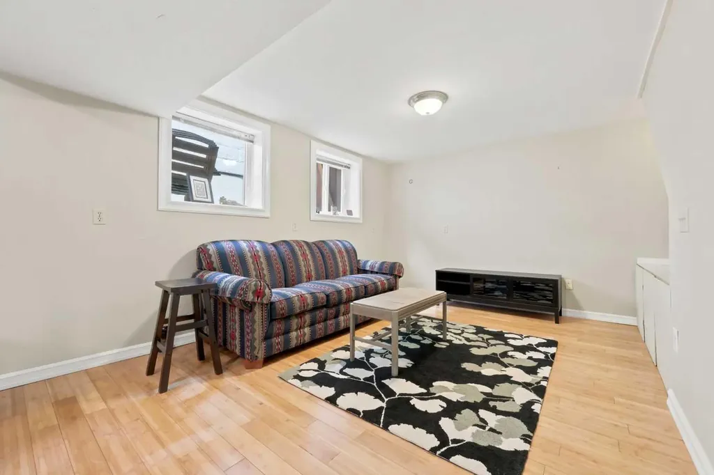 3518 3 Avenue SW Calgary AB T3C 0A6