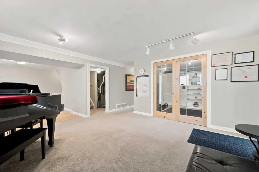 3518 3 Avenue SW Calgary AB T3C 0A6