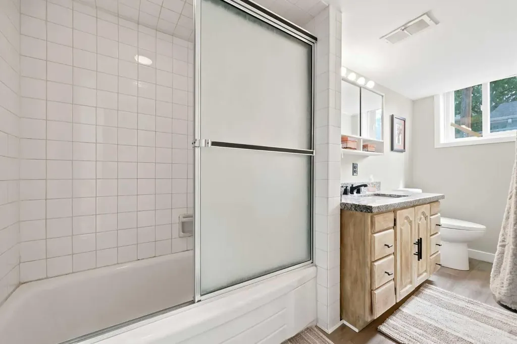 3518 3 Avenue SW Calgary AB T3C 0A6