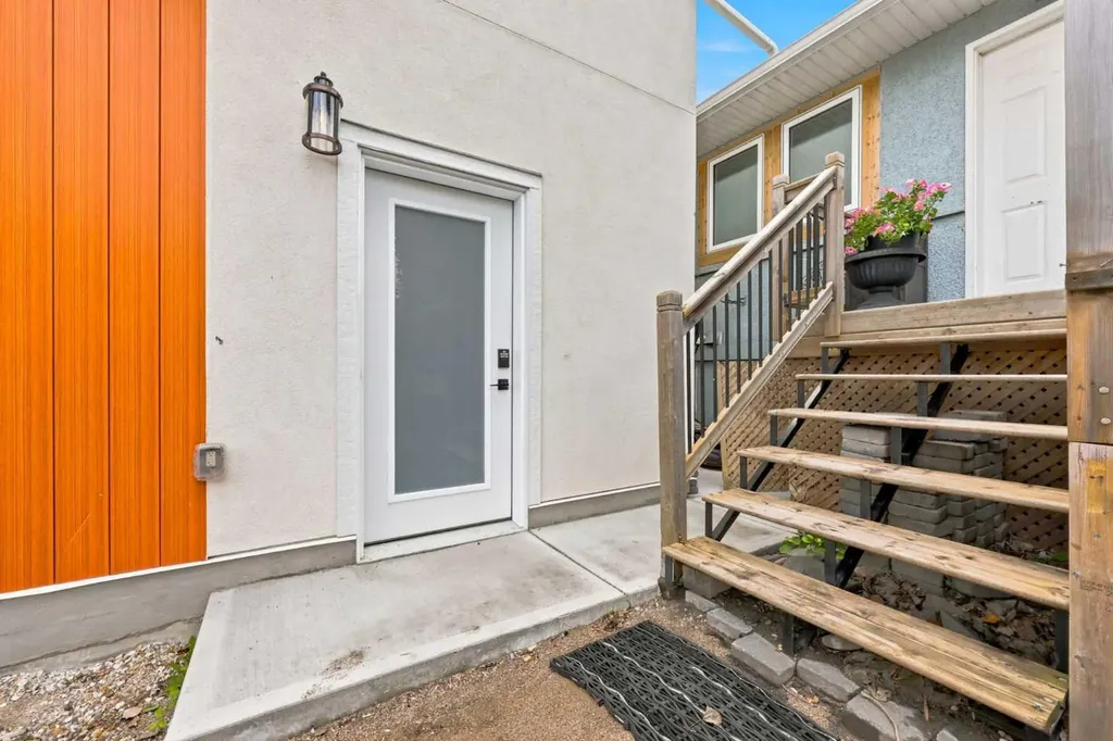 3518 3 Avenue SW Calgary AB T3C 0A6