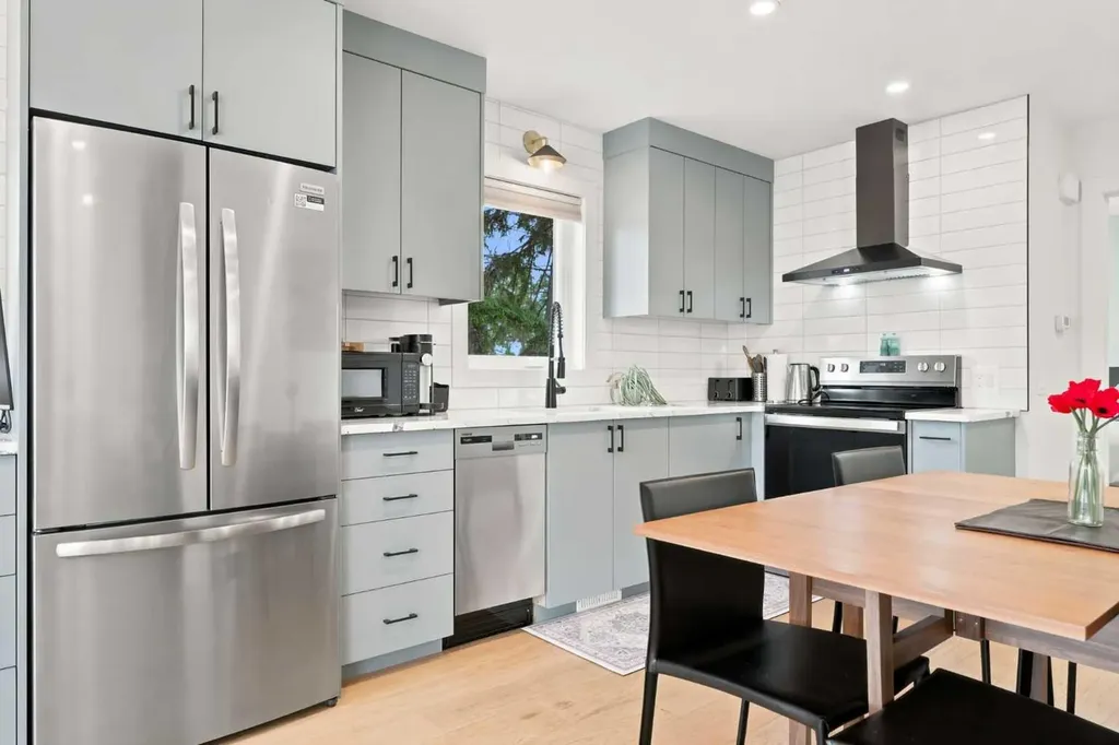 3518 3 Avenue SW Calgary AB T3C 0A6