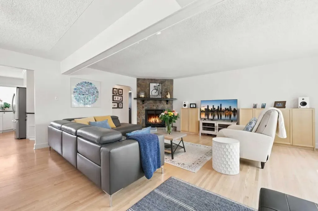 3518 3 Avenue SW Calgary AB T3C 0A6