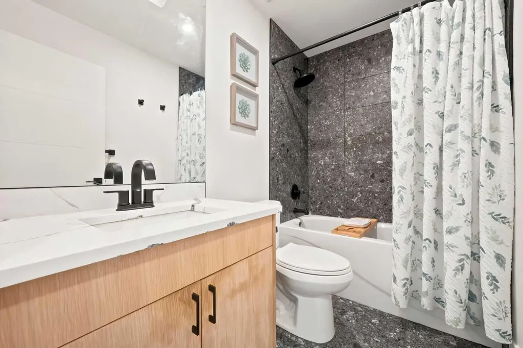 3518 3 Avenue SW Calgary AB T3C 0A6