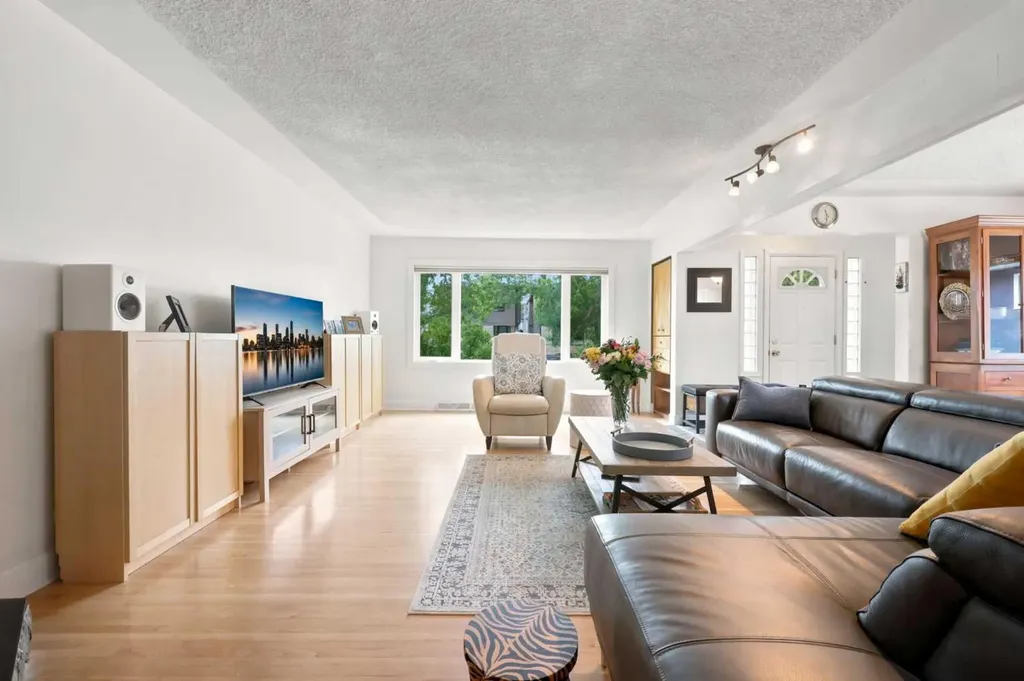 3518 3 Avenue SW Calgary AB T3C 0A6