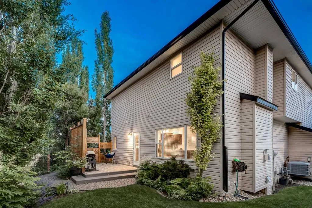 10450 Rockyledge Street NW Calgary AB T3G 5N1