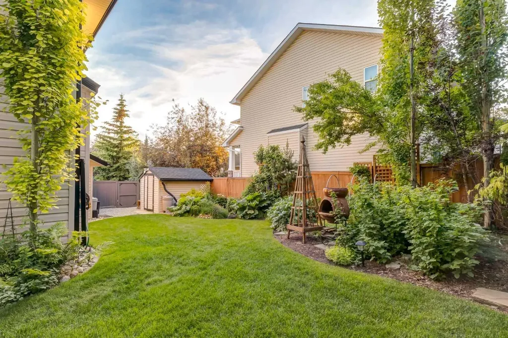 10450 Rockyledge Street NW Calgary AB T3G 5N1