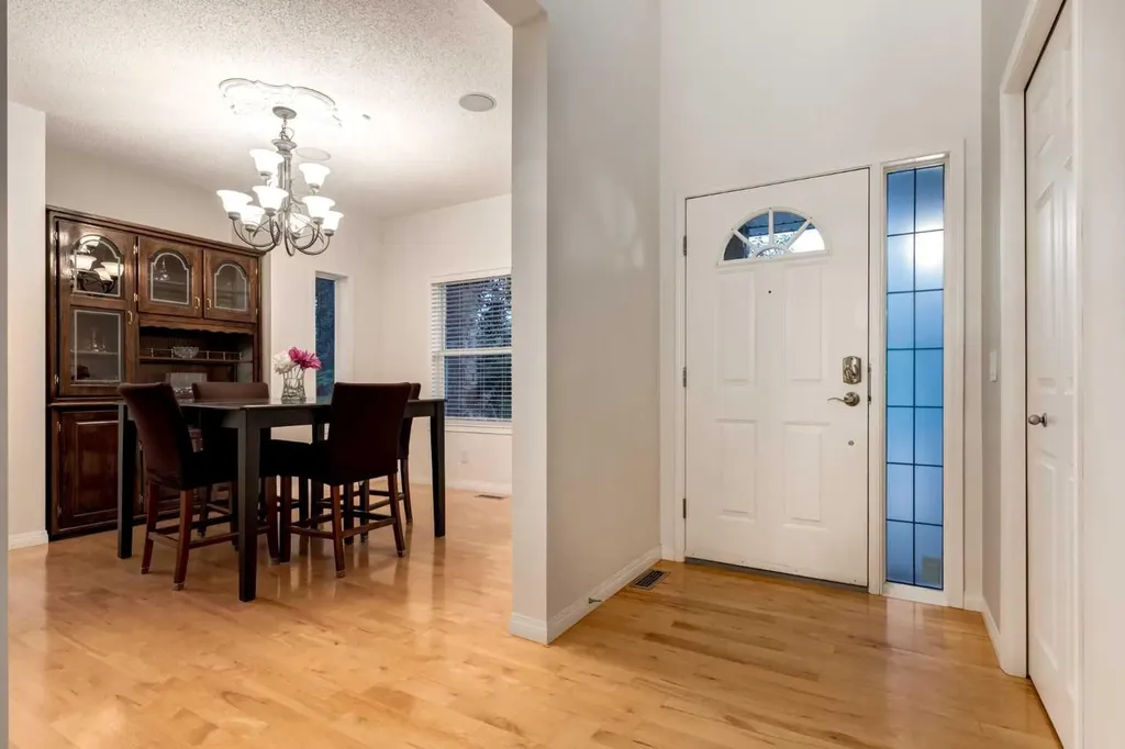 10450 Rockyledge Street NW Calgary AB T3G 5N1