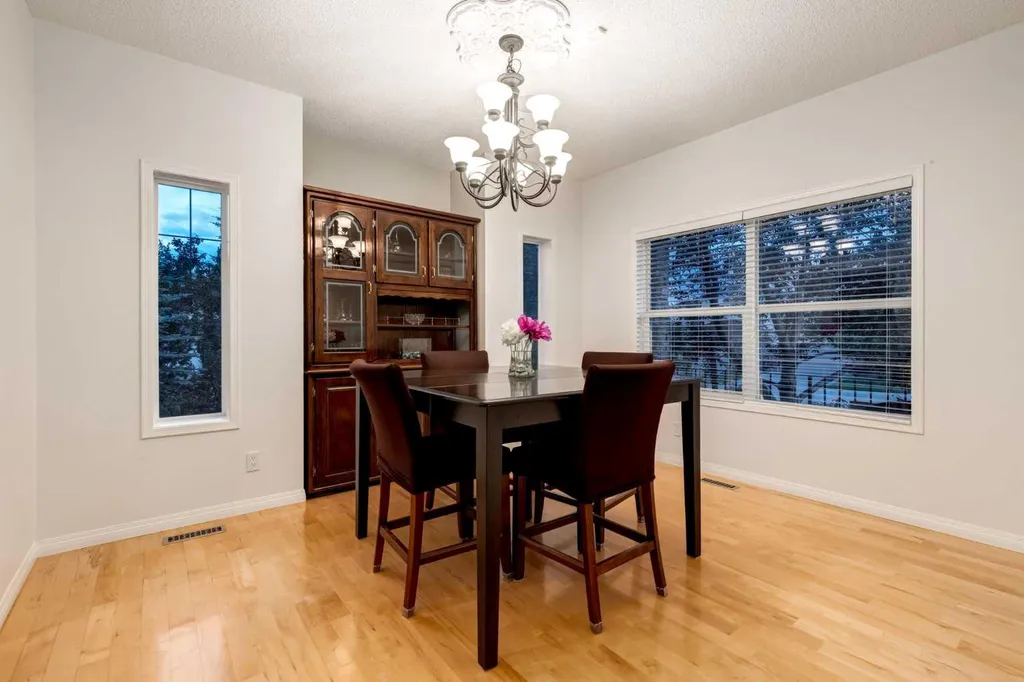 10450 Rockyledge Street NW Calgary AB T3G 5N1