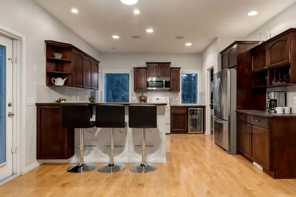 10450 Rockyledge Street NW Calgary AB T3G 5N1