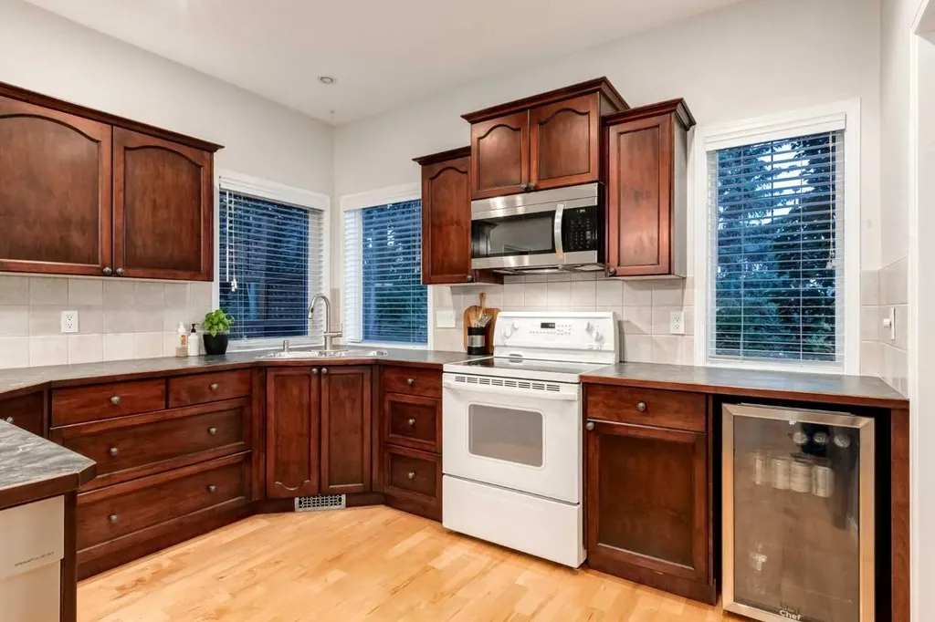 10450 Rockyledge Street NW Calgary AB T3G 5N1