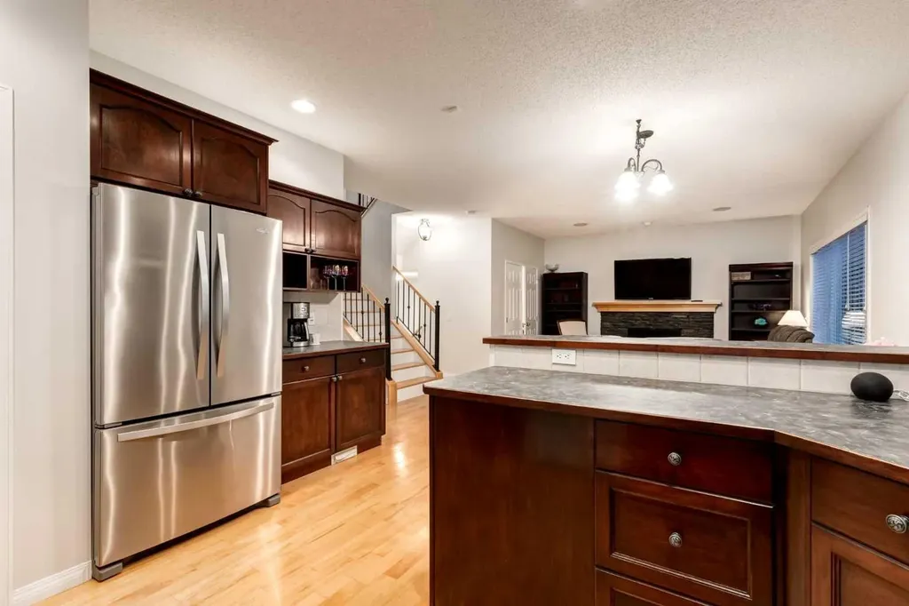 10450 Rockyledge Street NW Calgary AB T3G 5N1