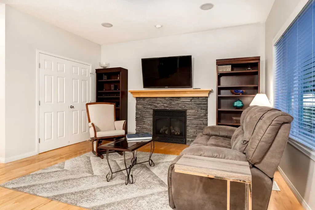 10450 Rockyledge Street NW Calgary AB T3G 5N1
