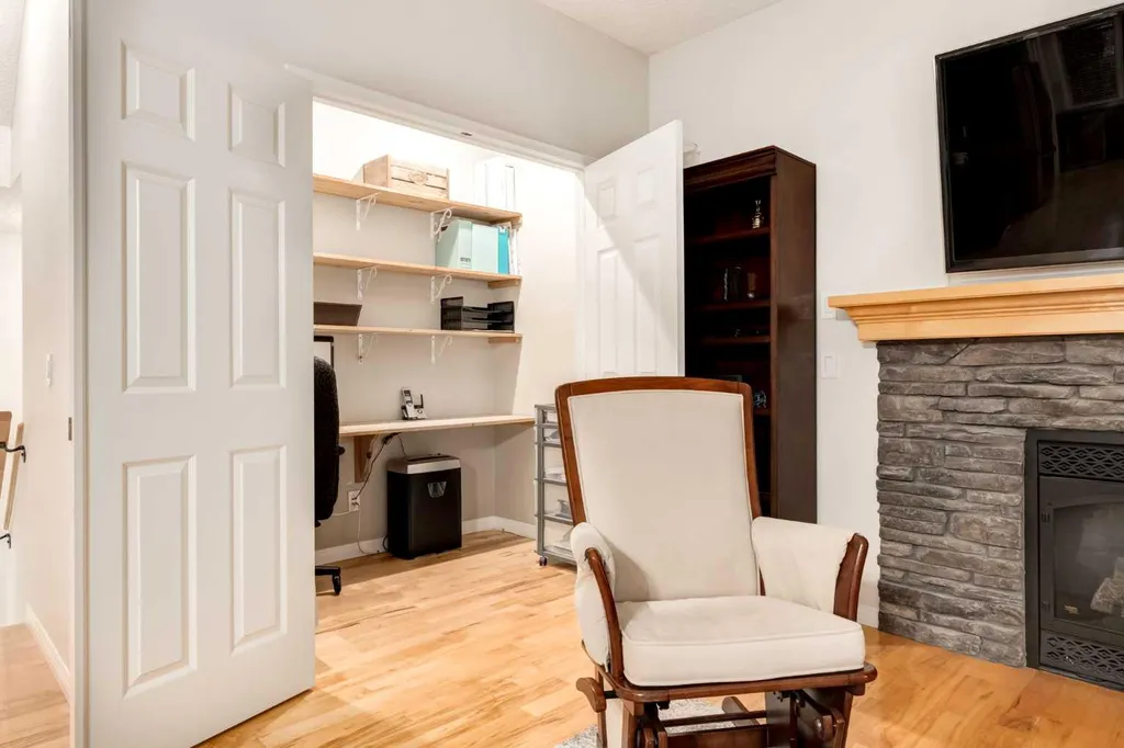 10450 Rockyledge Street NW Calgary AB T3G 5N1