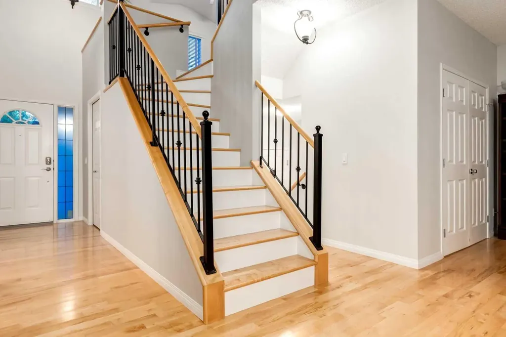10450 Rockyledge Street NW Calgary AB T3G 5N1