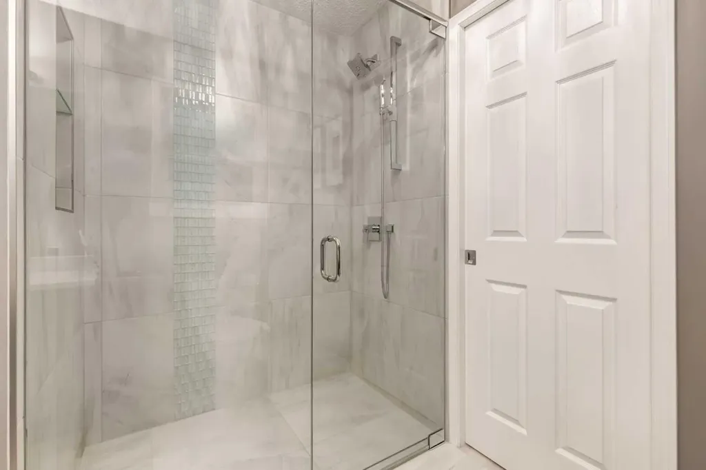 10450 Rockyledge Street NW Calgary AB T3G 5N1