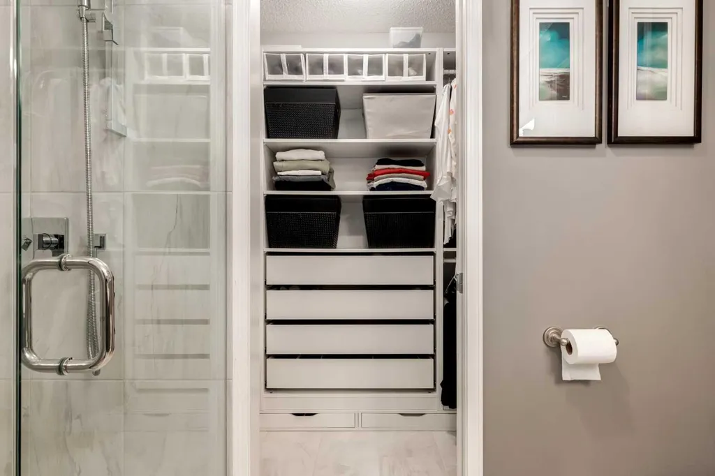 10450 Rockyledge Street NW Calgary AB T3G 5N1