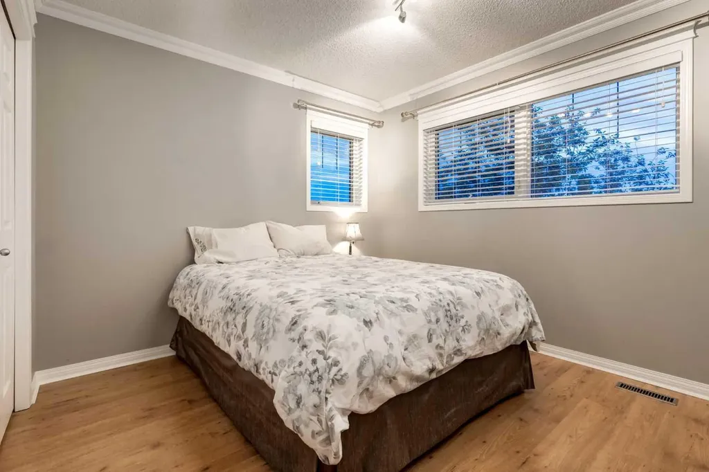 10450 Rockyledge Street NW Calgary AB T3G 5N1