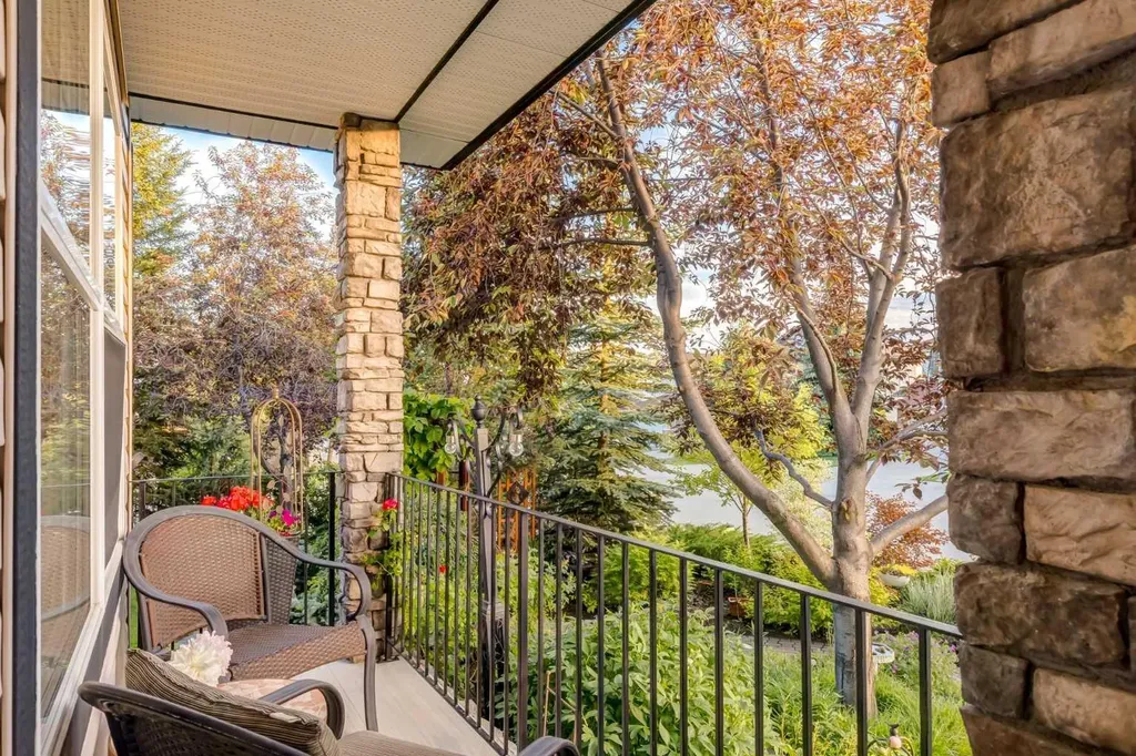 10450 Rockyledge Street NW Calgary AB T3G 5N1