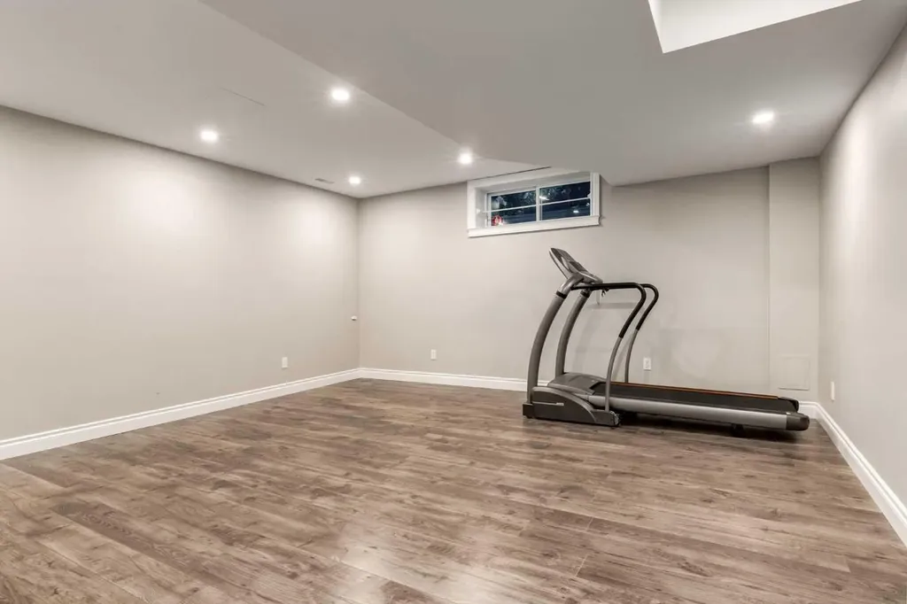10450 Rockyledge Street NW Calgary AB T3G 5N1
