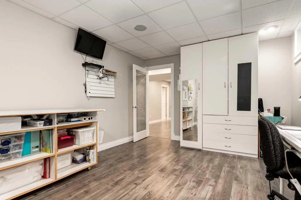 10450 Rockyledge Street NW Calgary AB T3G 5N1