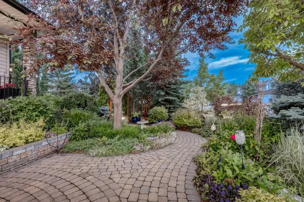 10450 Rockyledge Street NW Calgary AB T3G 5N1