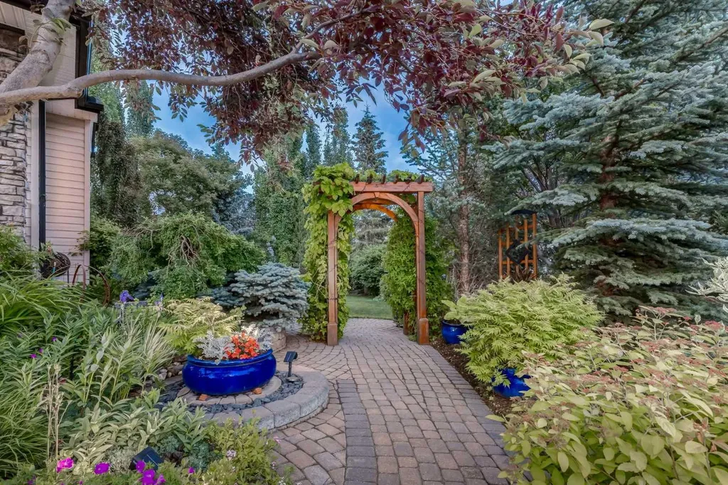 10450 Rockyledge Street NW Calgary AB T3G 5N1