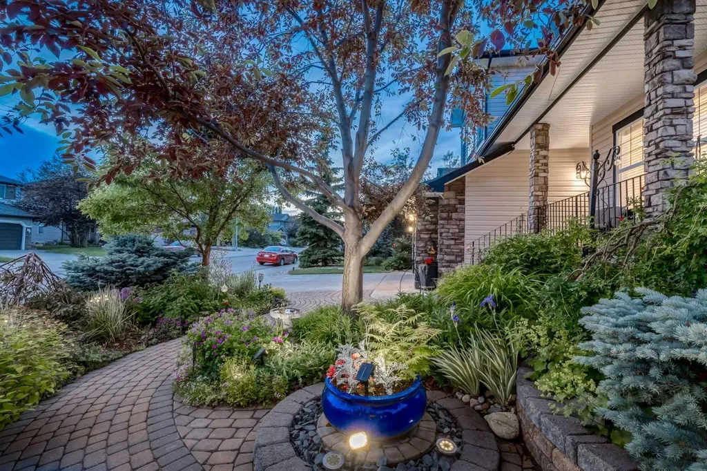 10450 Rockyledge Street NW Calgary AB T3G 5N1