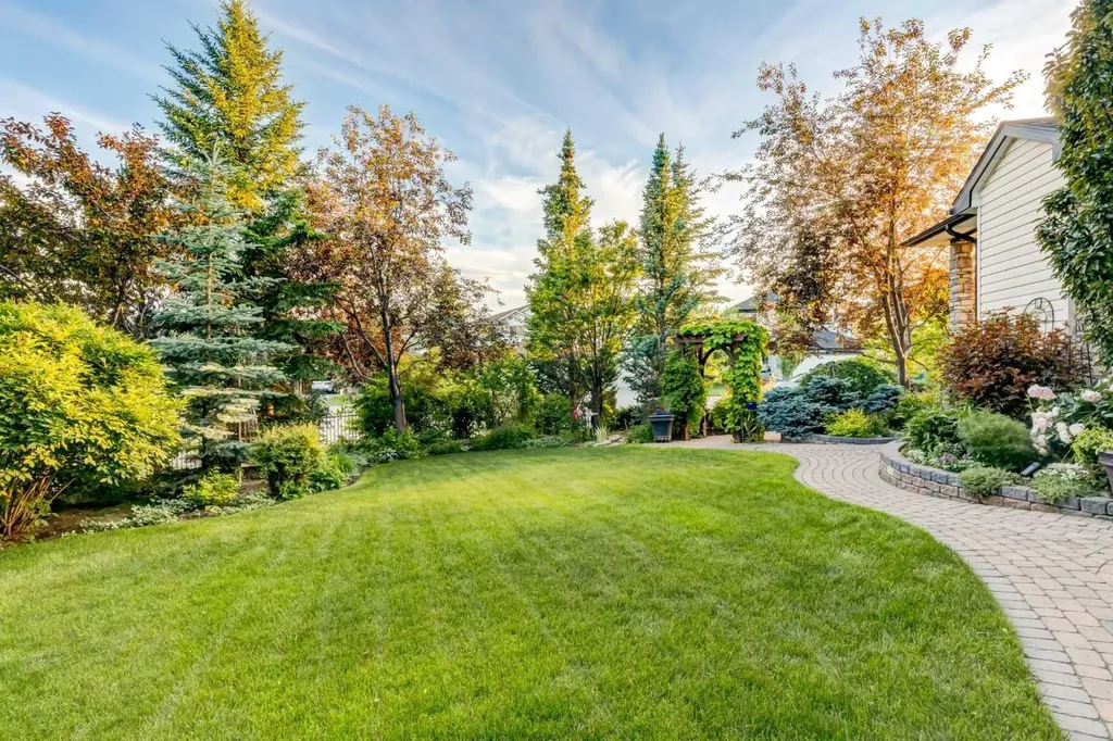10450 Rockyledge Street NW Calgary AB T3G 5N1
