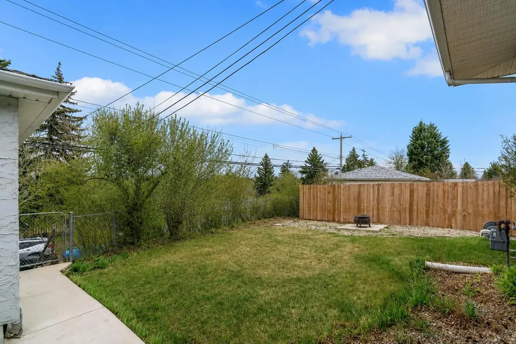 254 Hendon Drive NW Calgary AB T2K 1Z5