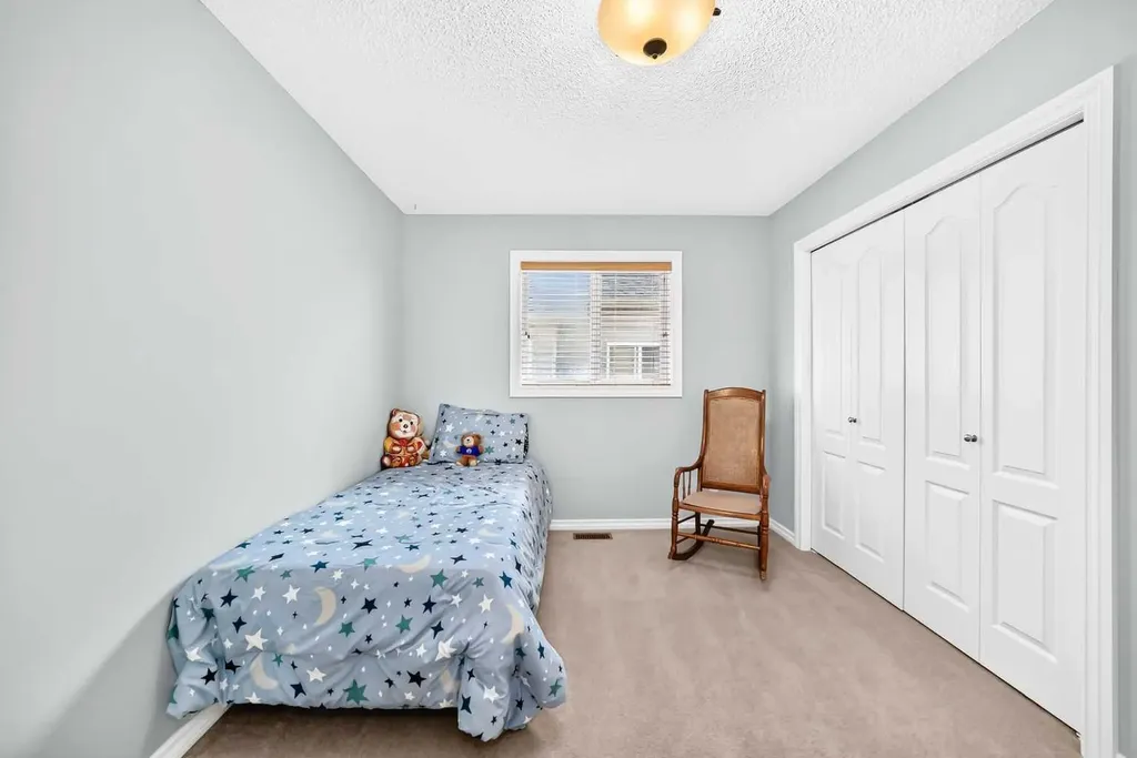 209 Crystal Green Point Okotoks AB T1S 2K7