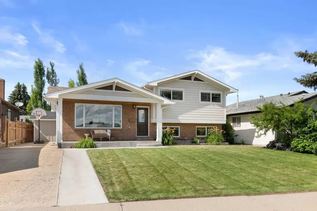 52 Cunliffe Crescent SE Medicine Hat AB T1B 1K6
