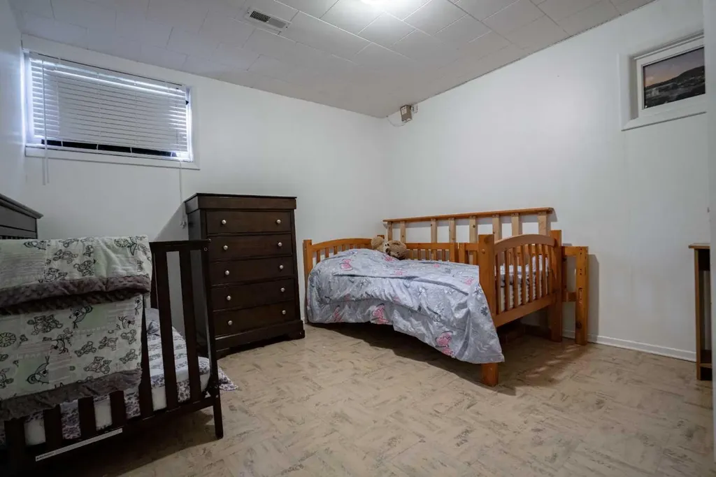 4811 53 Avenue Grimshaw AB T0H1W0