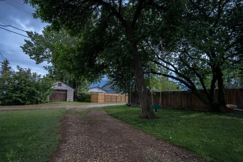4811 53 Avenue Grimshaw AB T0H1W0
