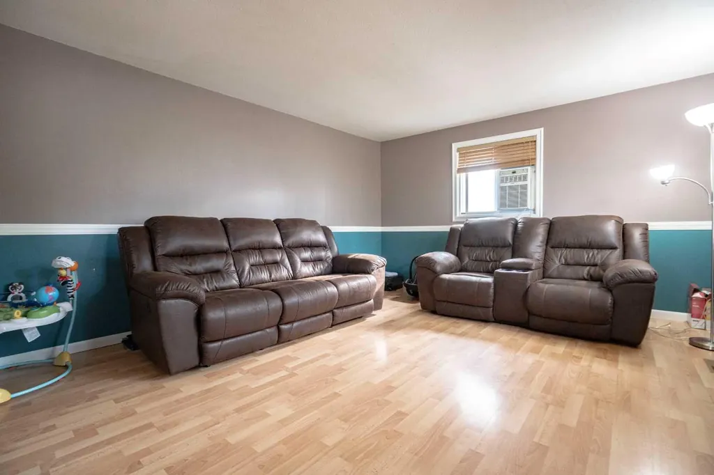 4811 53 Avenue Grimshaw AB T0H1W0